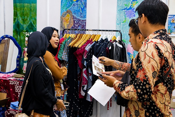 Batik Karya Mahasiswa UM Bandung Tampil di Ruang Apresiasi Nasional 
