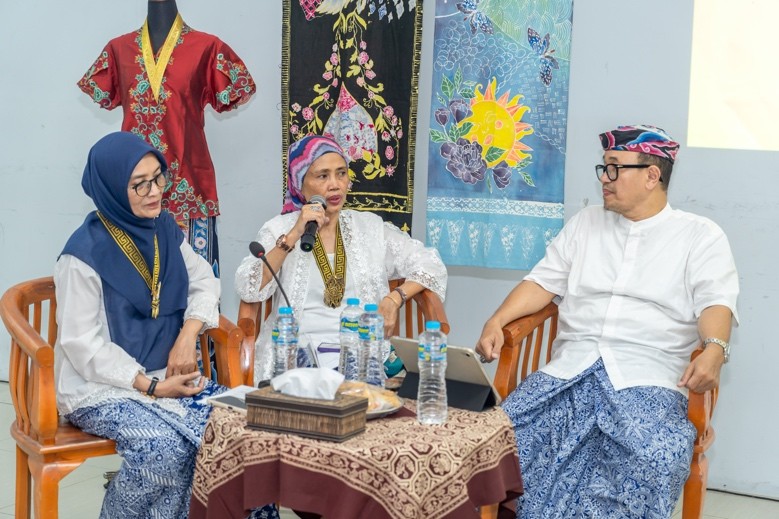 Bedah Buku Kriya Tekstil Fashion di UMBandung Perkuat Pondasi Akademik dan Teknologi Wastra